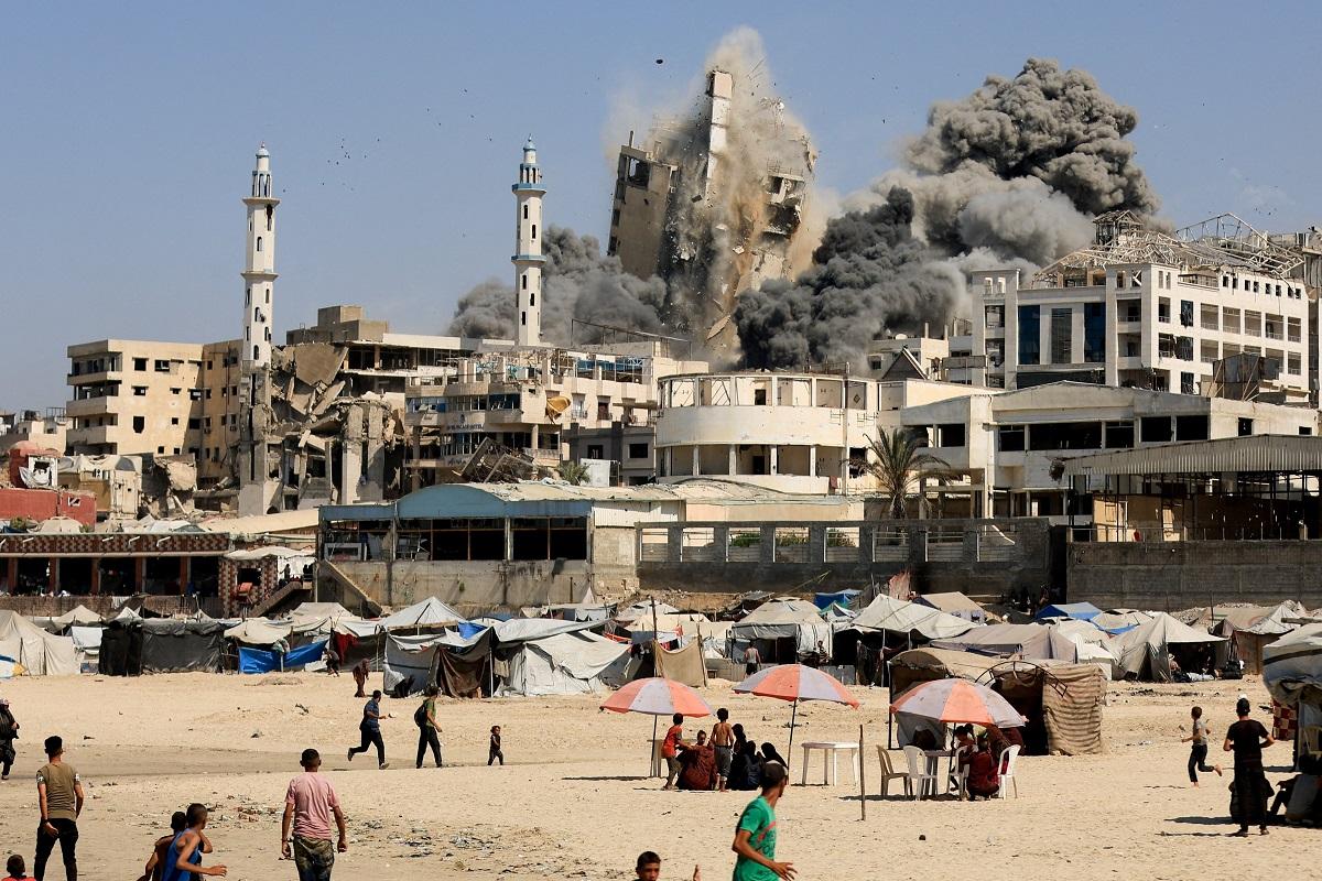 Image d'illustration pour: Hamas agrees to parts of Trump Gaza plan; Trump says Israel must stop bombing