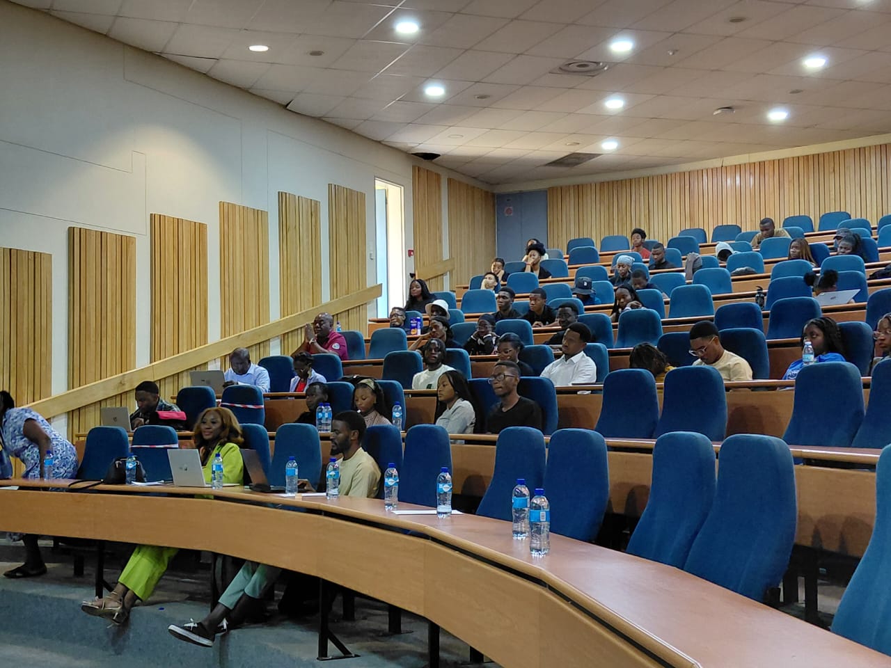 Image d'illustration pour: 250 junge Programmierer an der NUST