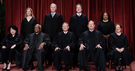 Image d'illustration pour: New Supreme Court term confronts justices with Trump's aggressive assertion of presidential power