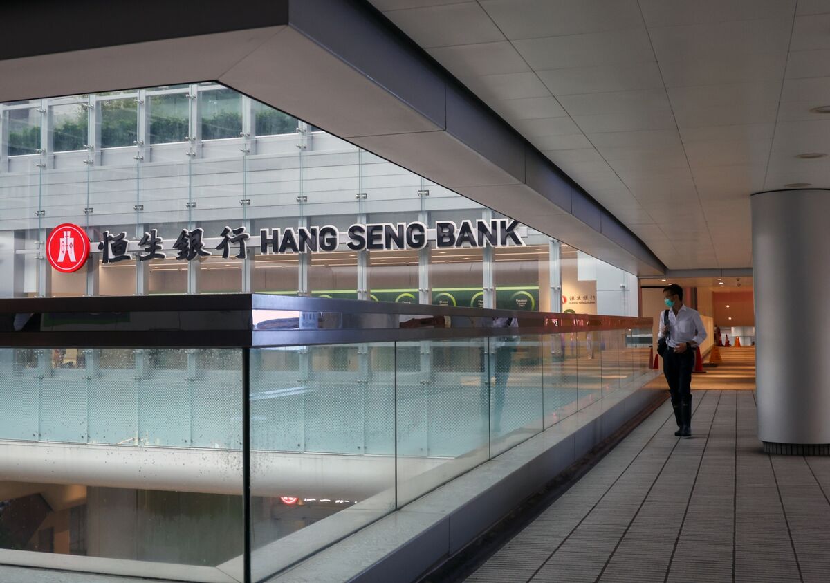 Image d'illustration pour: Hong Kong Banks Face Balancing Act on $25 Billion of Bad Loans
