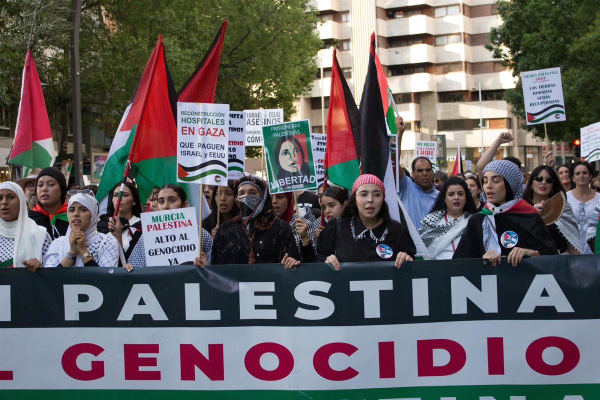 Image d'illustration pour: Murcia se echa a la calle para pedir "el fin del genocidio en...