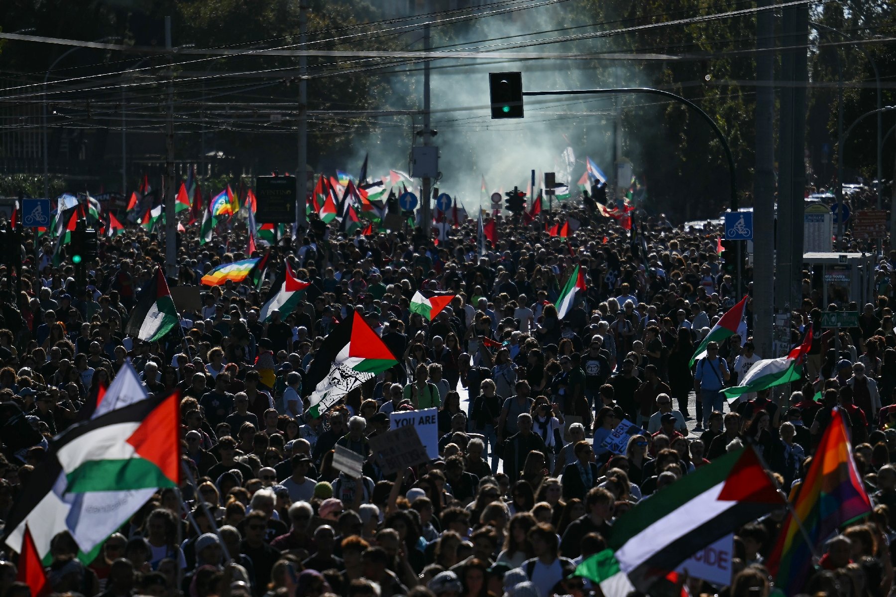 Image d'illustration pour: Rome, Barcelone... des foules en soutien aux Palestiniens