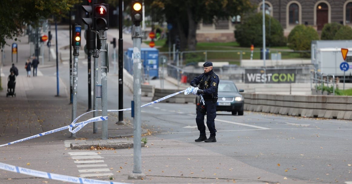 Image d'illustration pour: 13-Year-Old Suspected of Shooting in Gävle Shopping Center - News Directory 3