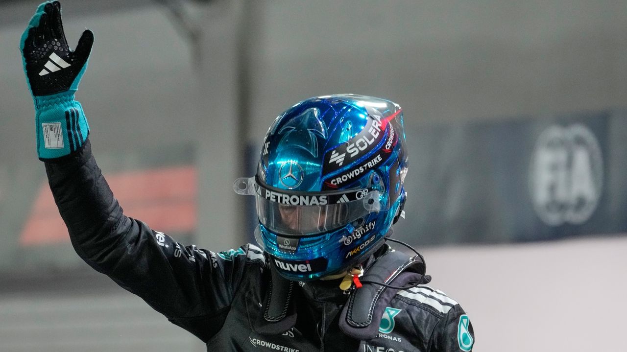 Image d'illustration pour: Russell on pole for Singapore GP as Verstappen beats McLarens
