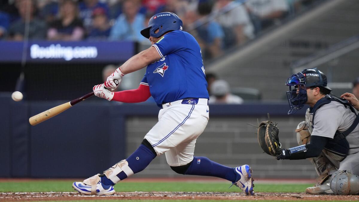 Image d'illustration pour: Kirk conecta dos jonrones y Azulejos vencen a Yankees en Juego 1 de ALDS