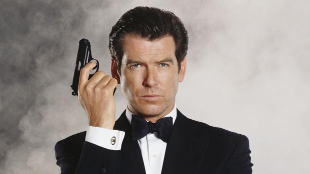 Image d'illustration pour: Amazon Digitally Erases Guns from Iconic James Bond Posters on Prime Video...