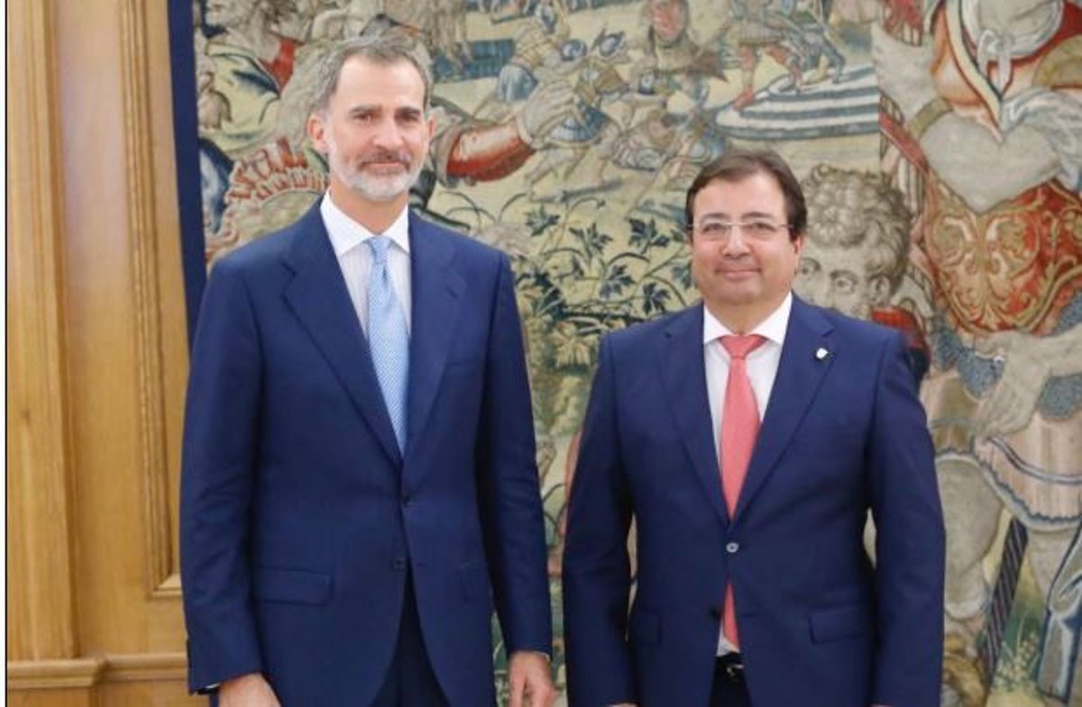 Image d'illustration pour: Los Reyes lamentan la muerte de Fernández Vara, "un servidor público...
