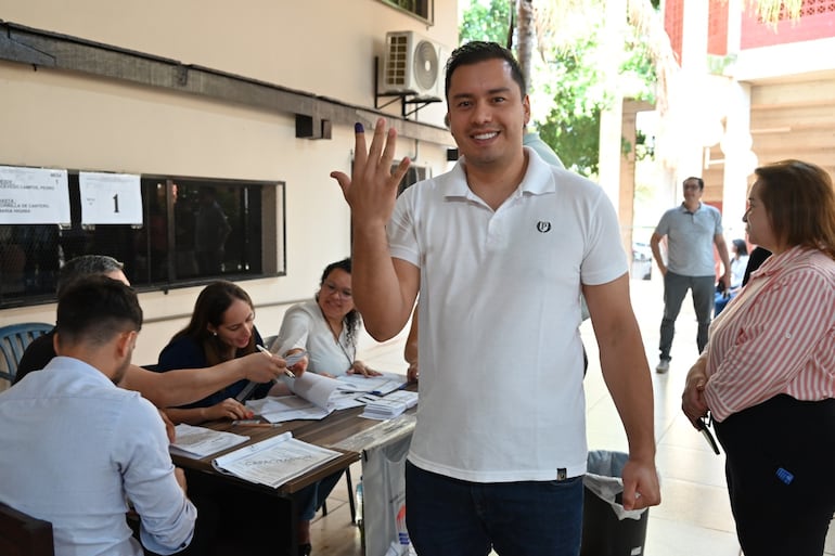 Image d'illustration pour: Prieto: "Si ganamos en noviembre, yo entro en el Olimpo de la política paraguaya" - ABC en el Este - ABC Color