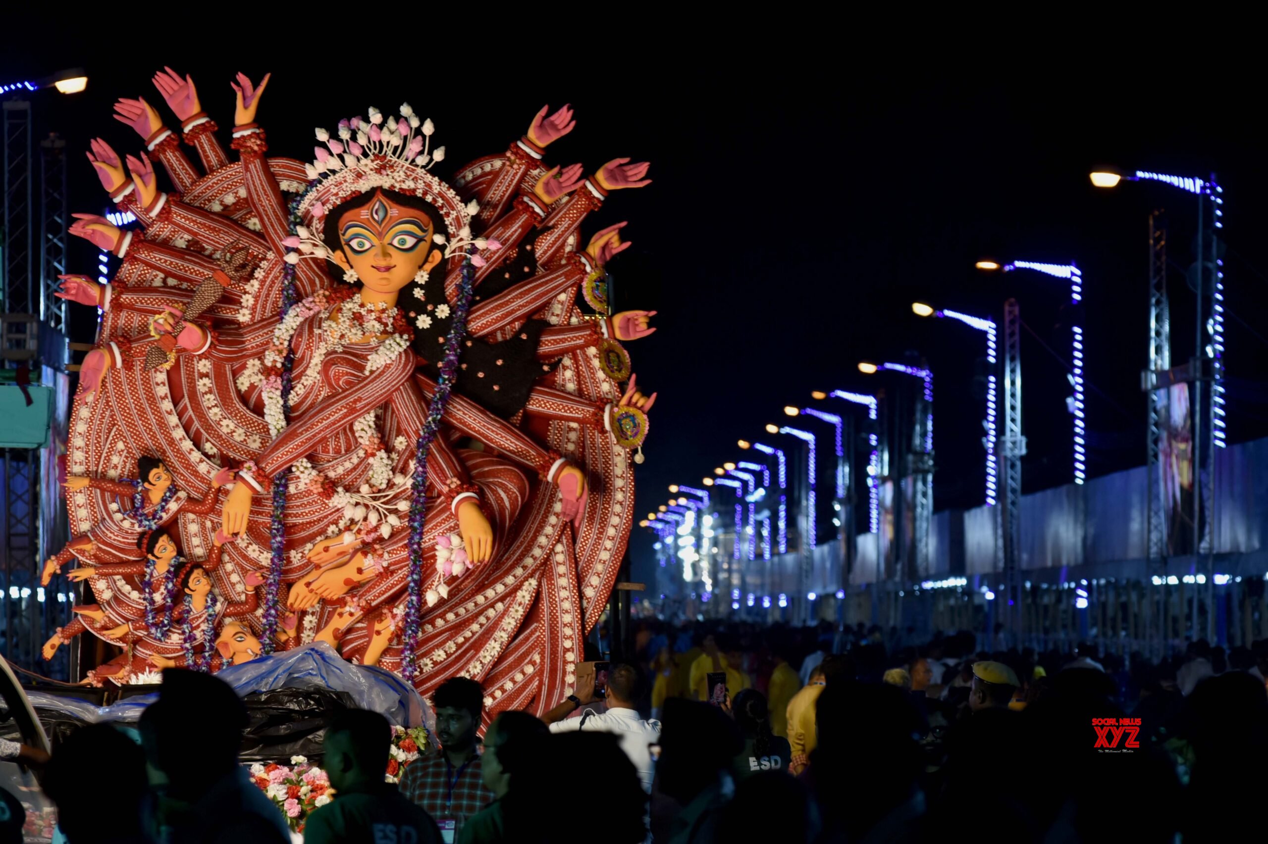 Image d'illustration pour: Durga Puja festivities conclude in Bengal with spectacular carnival in Kolkata
