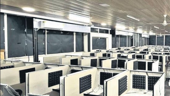 Image d'illustration pour: Illegal call centre in Igatpuri used sophisticated digital means to con foreigners