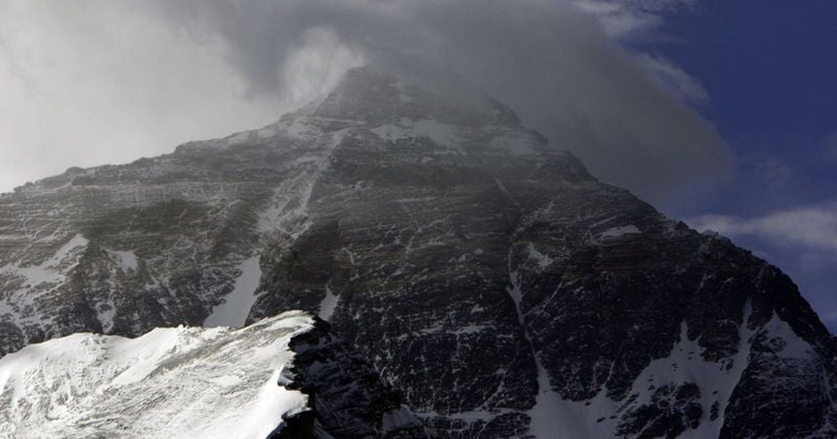 Image d'illustration pour: Hundreds of trekkers escape from blizzard-struck Everest in Tibet