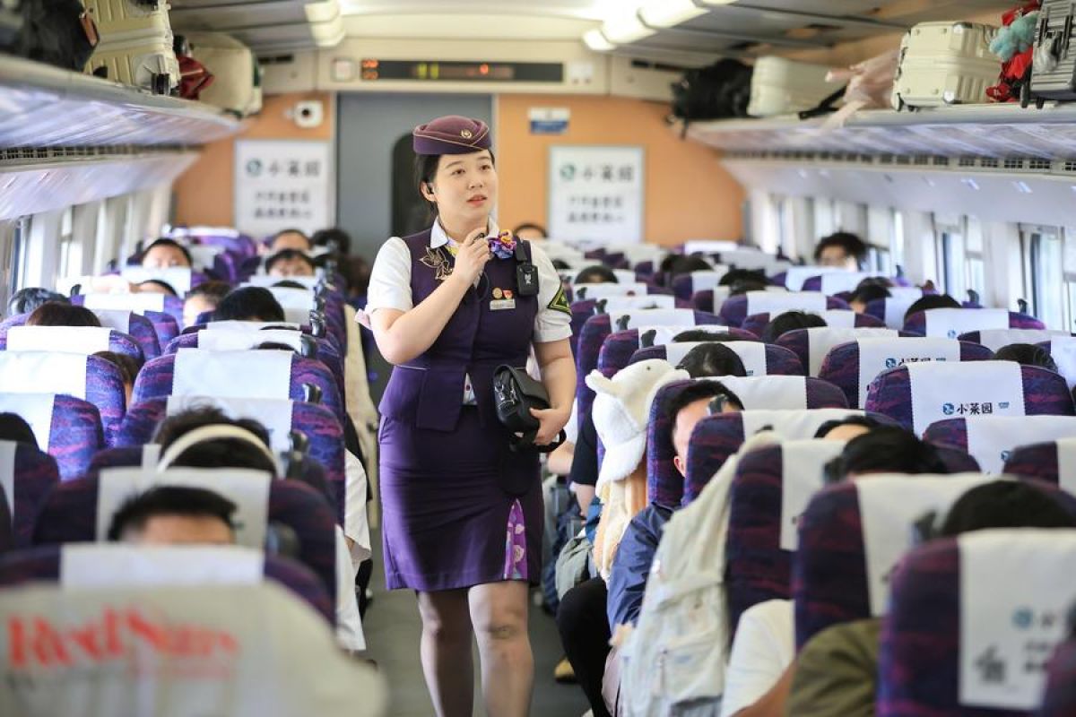 Image d'illustration pour: China catat rekor arus penumpang pada liburan Hari Nasional