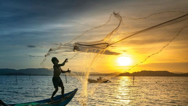 Image d'illustration pour: Nelayan Cirebon Mancing di Laut Jawa, Nyangkut Harta Karun Rp720 M