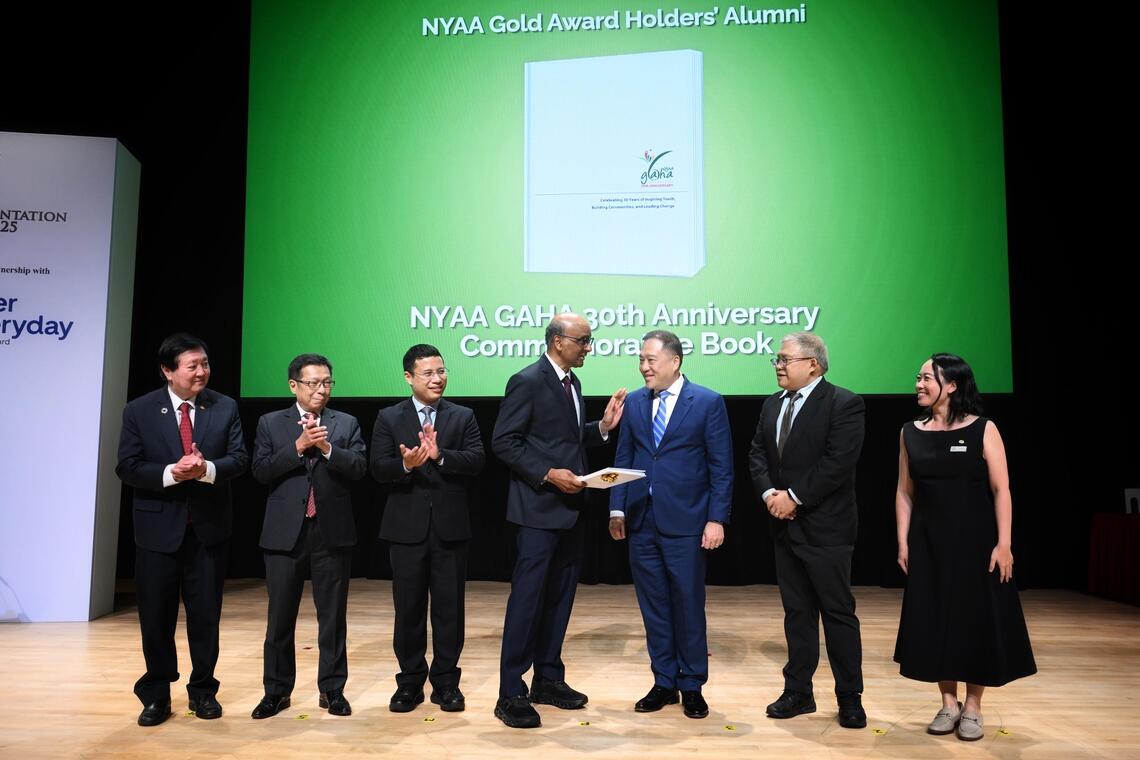 Image d'illustration pour: 308 recipients of National Youth Achievement gold award urged to lead by example