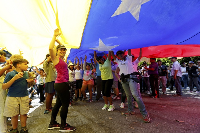 Image d'illustration pour: Venezuela alerta a EUA de plan para poner "explosivos letales" en su embajada en Caracas