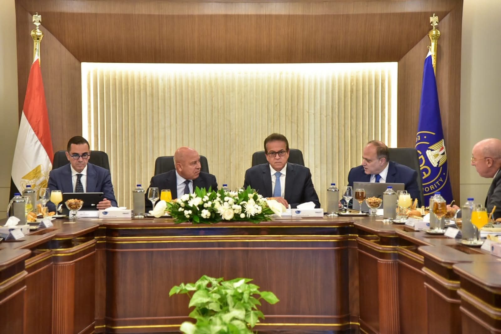 Image d'illustration pour: Egyptian Drug Authority outlines strategy to localize pharma manufacturing - Dailynewsegypt