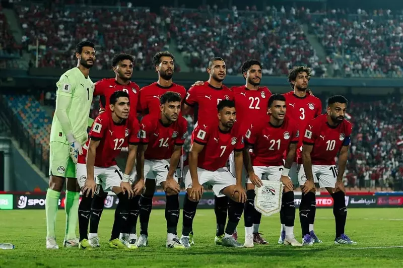 Image d'illustration pour: قبل الجولة الحاسمة: تحليل ترتيب مجموعة منتخب مصر في تصفيات كأس العالم 2026 - موبايل برس