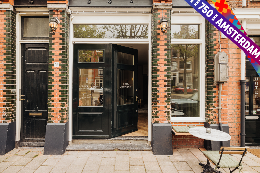 Image d'illustration pour: HelloFresh opent een huiskamerrestaurant vol Amsterdamse nostalgie - Emerce