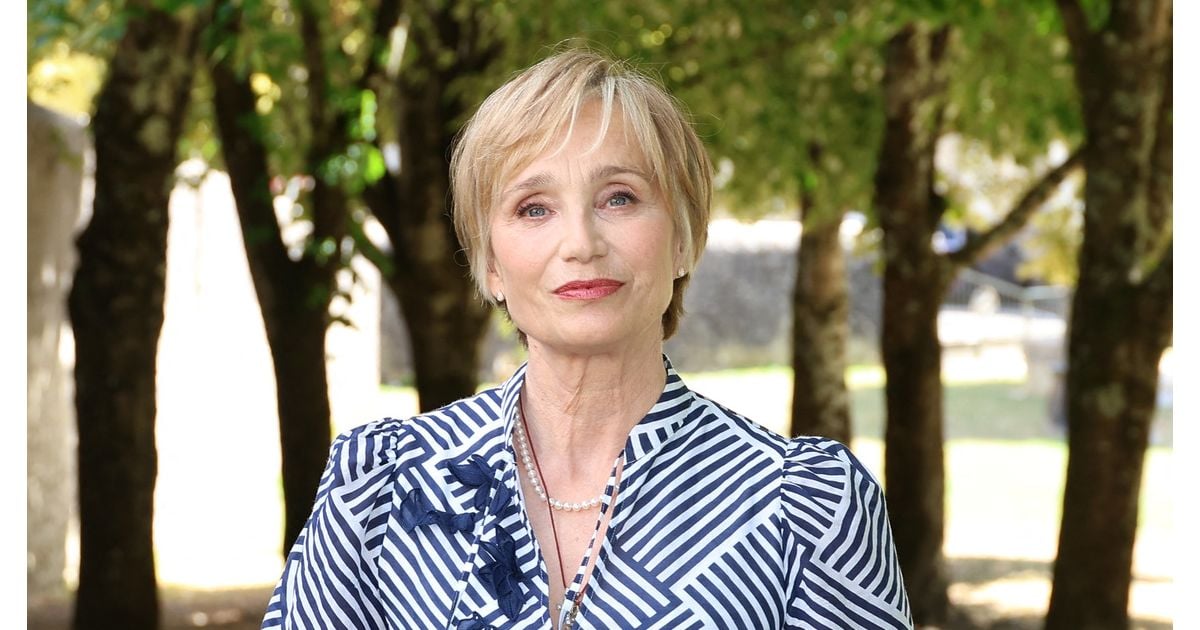 Image d'illustration pour: Kristin Scott Thomas : Ce moment gênant avec ce célèbre présentateur français qui l'a contraint à évoquer la perte de deux membres de sa famille