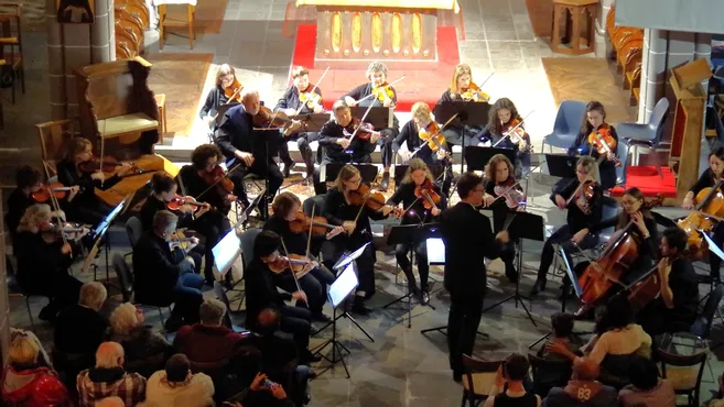 Image d'illustration pour: SAINT AMANT TALLENDE. L'orchestre à cordes de Lempdes bien accueilli