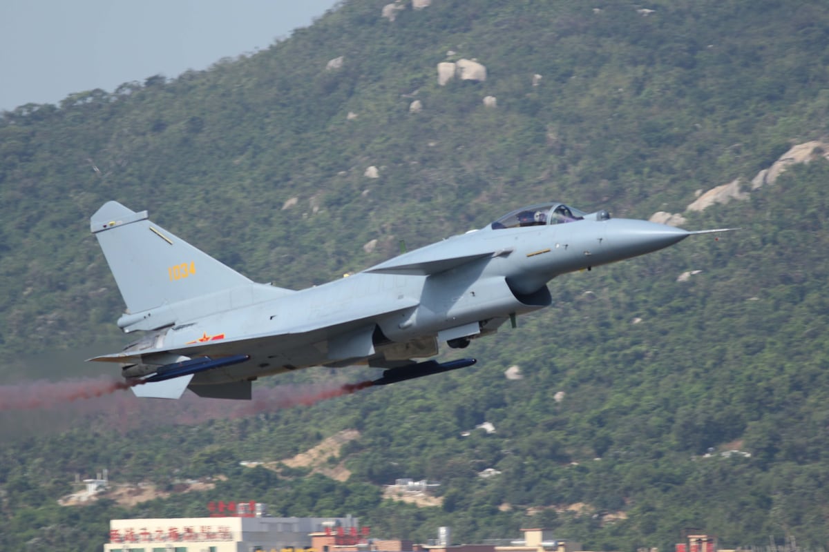 Image d'illustration pour: Bangladesh air force gets nod to spend billions on multirole fighters