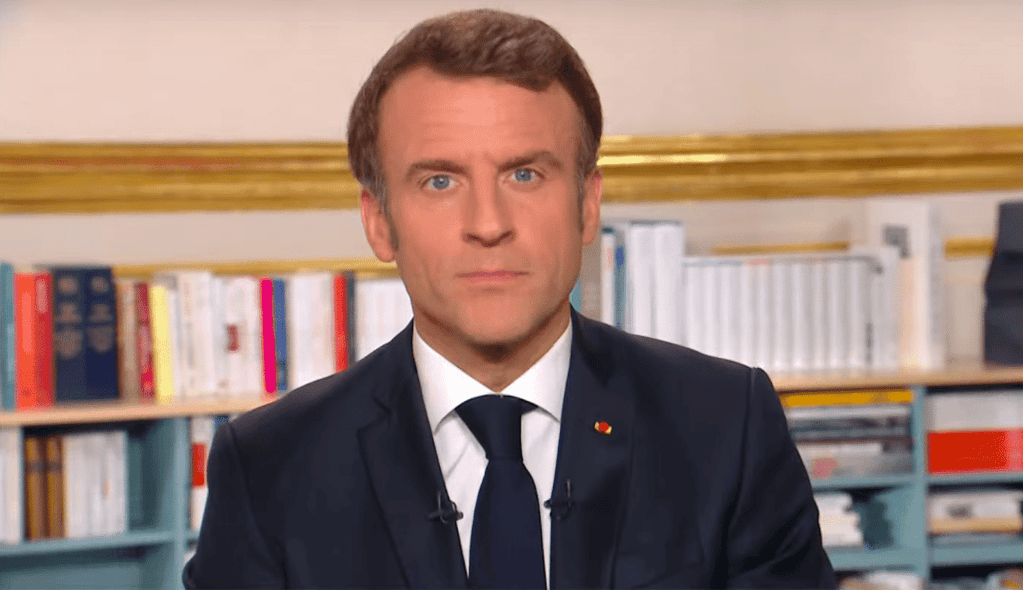 Image d'illustration pour: Le gouvernement français s'effondre en 24 heures : chronique d'un chaos aussi absurde qu'inquiétant