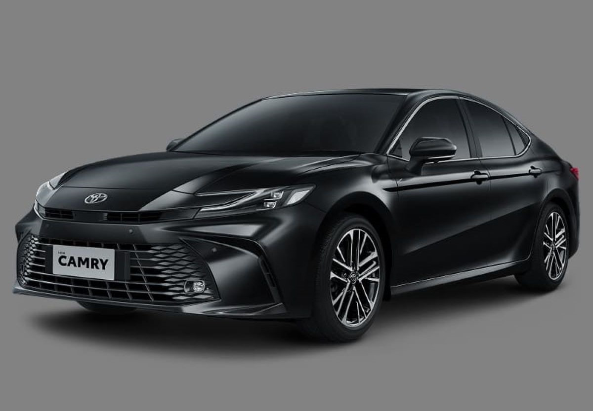 Image d'illustration pour: Toyota Camry Terbaru Hadir Lebih Sporty, Cek Harga di Sini