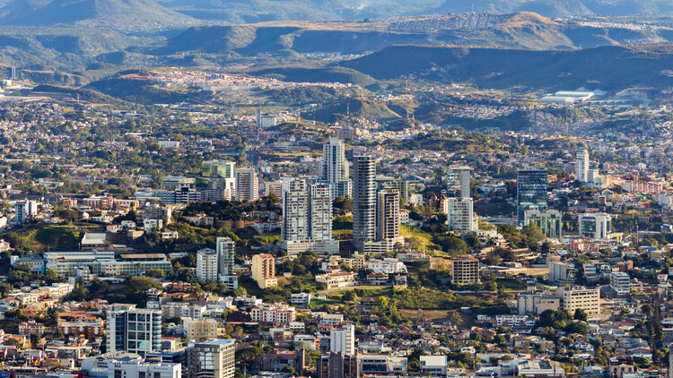 Image d'illustration pour: Honduras relegado al cuatro lugar en crecimiento en CA en 2025 y al quinto lugar en 2026 y 2027, según BM - Proceso Digital