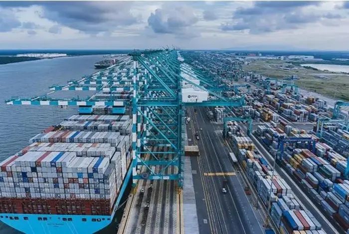 Image d'illustration pour: MMC Port delays IPO to include full-year results