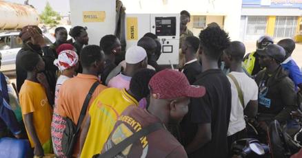 Image d'illustration pour: Desperate search for fuel in Mali's capital as al-Qaida-linked group enforces blockade