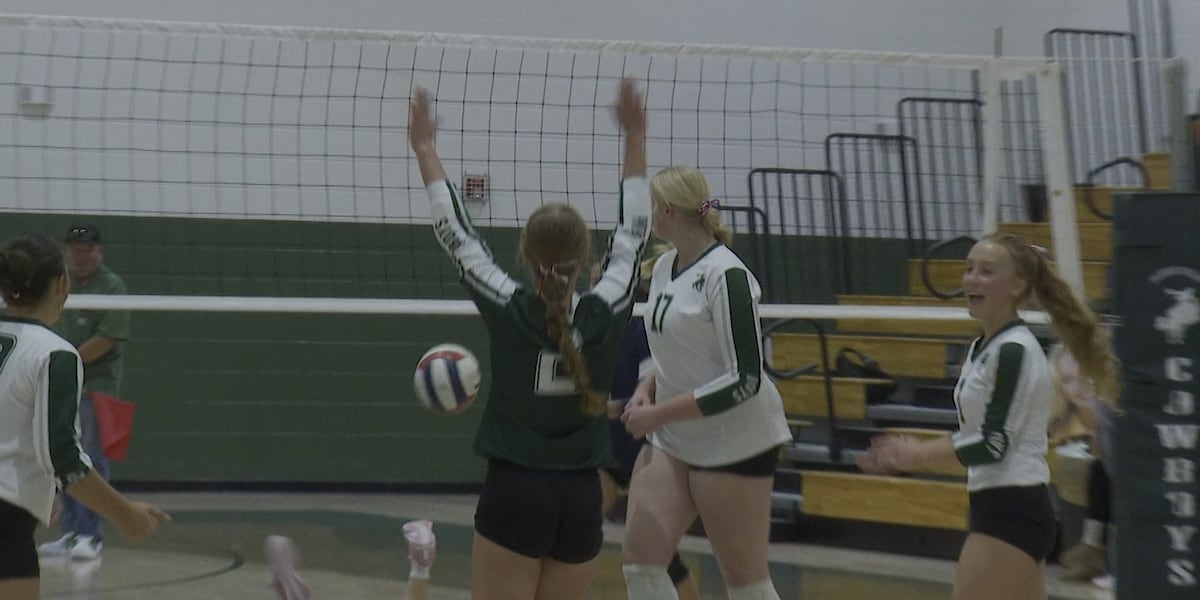 Image d'illustration pour: Plateau Valley Volleyball continues to tear through their schedule