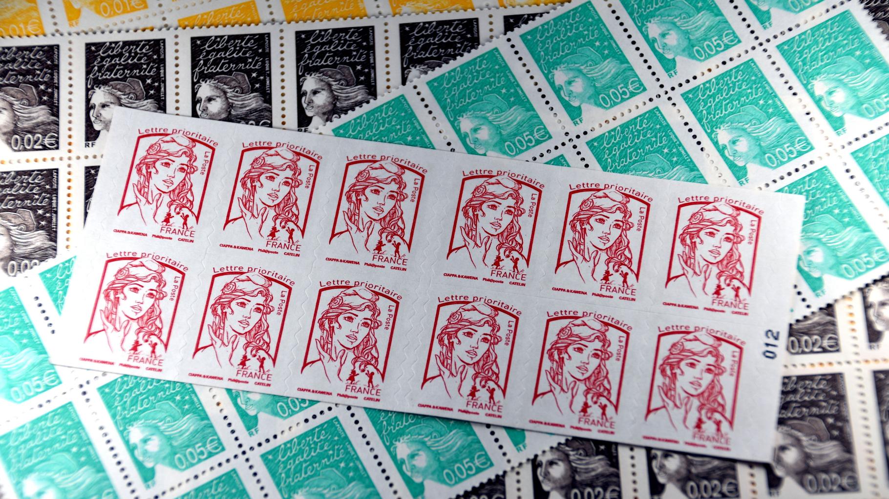 Image d'illustration pour: La Poste met en vente un nouveau timbre très croustillant