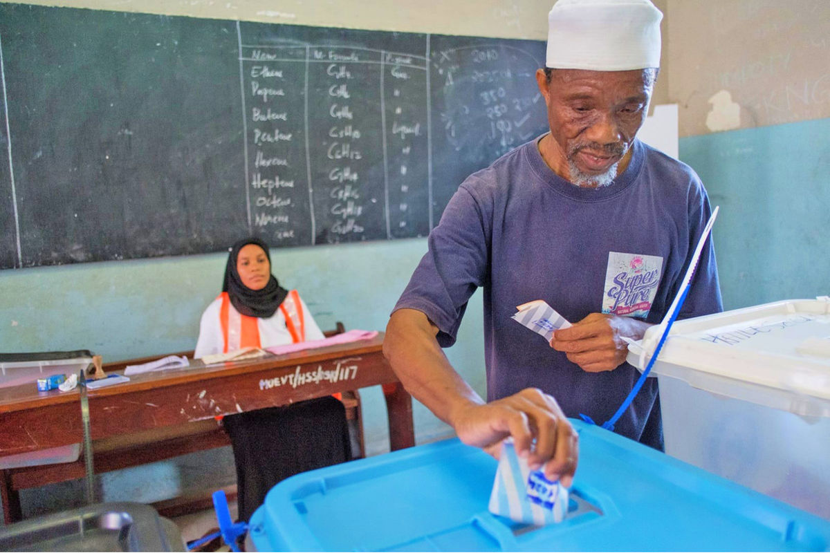 Image d'illustration pour: Early voting sparks political debate ahead of Zanzibar elections