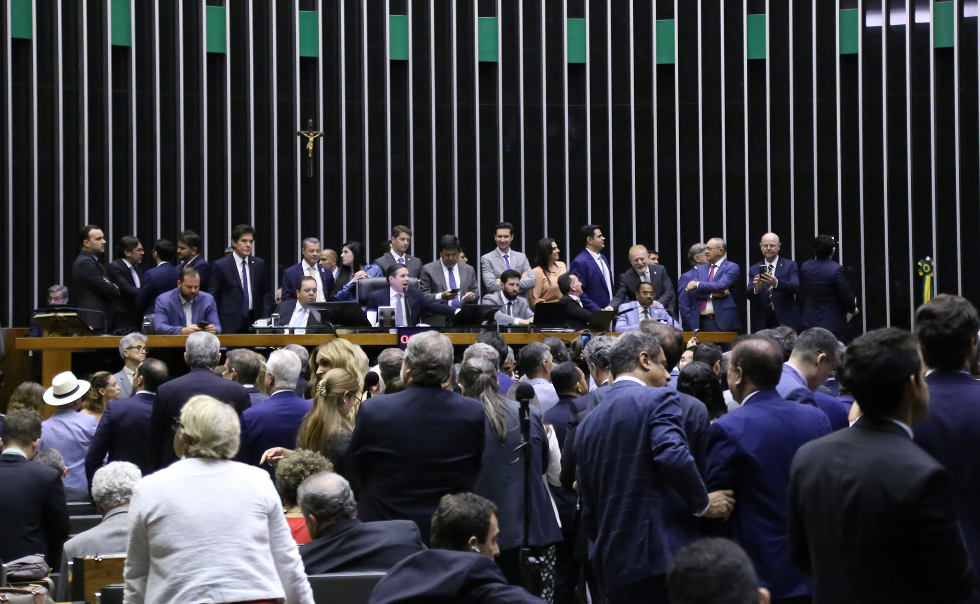 Image d'illustration pour: Sem votos, base de Lula já admitia derrota em MP do IOF