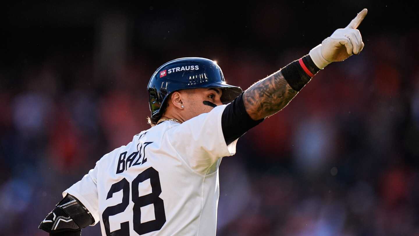 Image d'illustration pour: Tigers rally to beat Mariners 9-3 and force decisive Game 5 in AL Division Series
