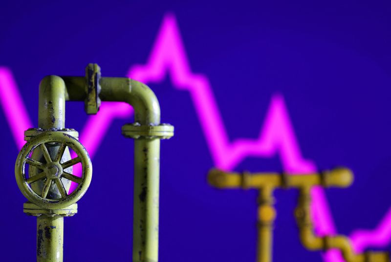 Image d'illustration pour: Oil little changed as investors weigh Gaza ceasefire, stalled Ukraine talks