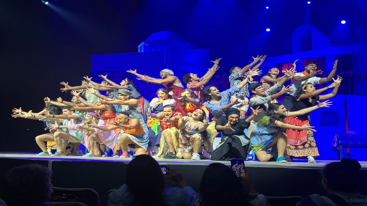 Image d'illustration pour: "Mamma Mia" promete el montaje más grande en el mundo de la franquicia en español