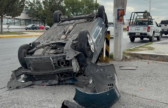 Image d'illustration pour: Vuelcan mecánico y su ayudante tras ser chocados mientras probaban auto en Paseo de la Reforma | Periódico Zócalo | Noticias de Saltillo, Torreón, Piedras Negras, Monclova, Acuña