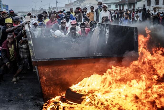 Image d'illustration pour: Des milliers de manifestants à Antananarivo, des blessés et des arrestations
