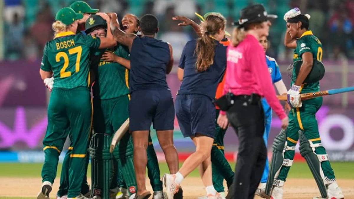 Image d'illustration pour: India vs South Africa: De Klerk stars with unbeaten 84 in dramatic final-over win