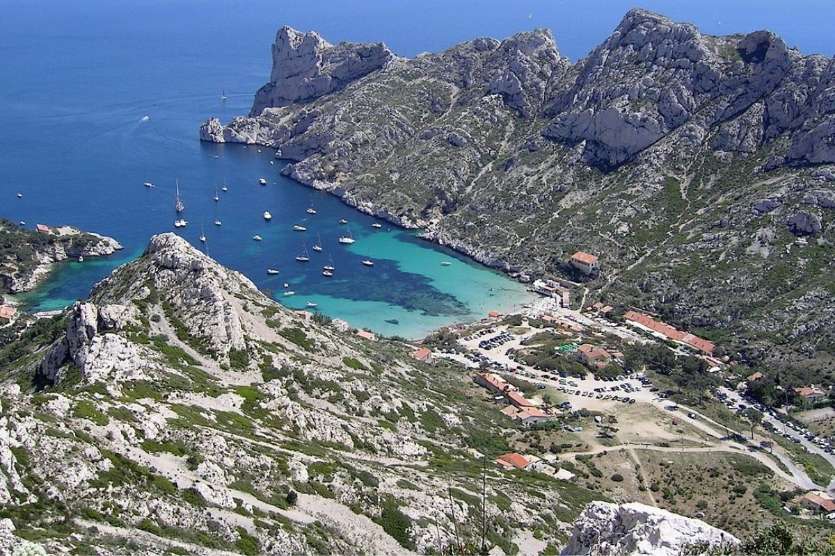 Image d'illustration pour: Fatigué de Marseille bondée ? Cette calanque cachée est un bijou - Carre d'info