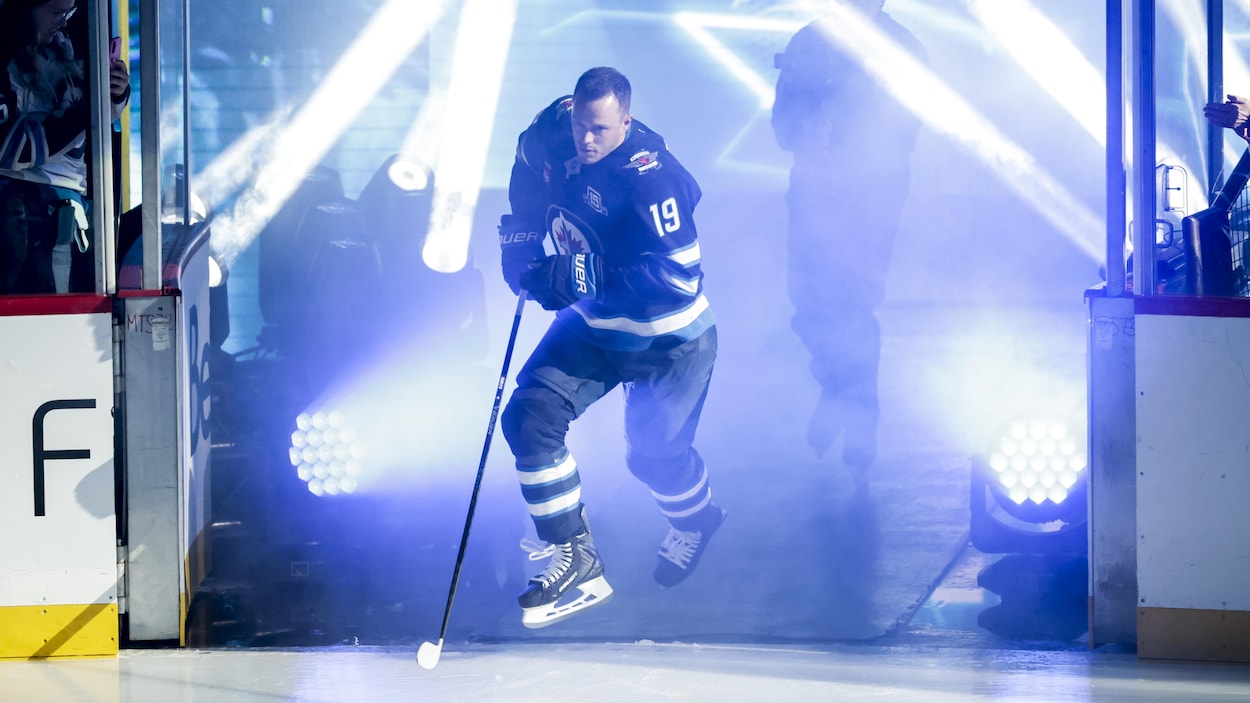Image d'illustration pour: Les Jets ont perdu, mais Jonathan Toews a gagné