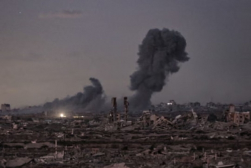 Image d'illustration pour: Fresh Strikes Hit Gaza Hours After Israel Agrees to Ceasefire Framework | THE DAILY TRIBUNE | KINGDOM OF BAHRAIN