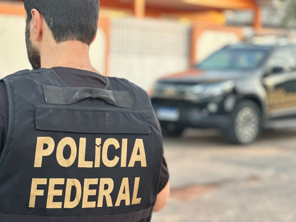 Image d'illustration pour: PF e PRF prendem homem em flagrante com mais de 1.300 frascos de lança-perfume no Rio de Janeiro