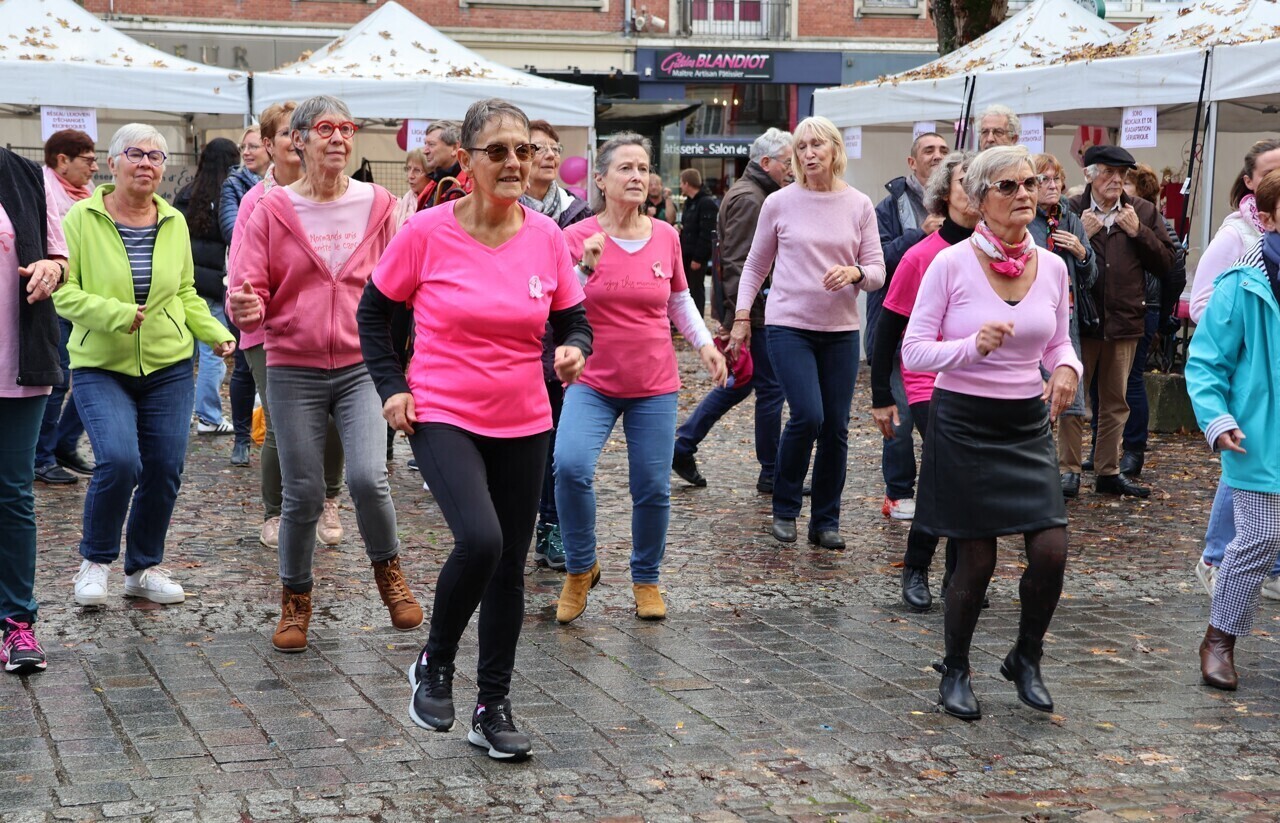 Image d'illustration pour: Octobre rose : Lisieux se mobilise contre le cancer du sein avec des animations