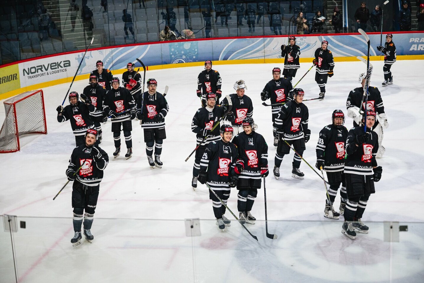 Image d'illustration pour: "Hockey Punks - Mototoja" stos į kovą su OHL čempionais: papildomos intrigos pridės praėjusio sezono įvykiai