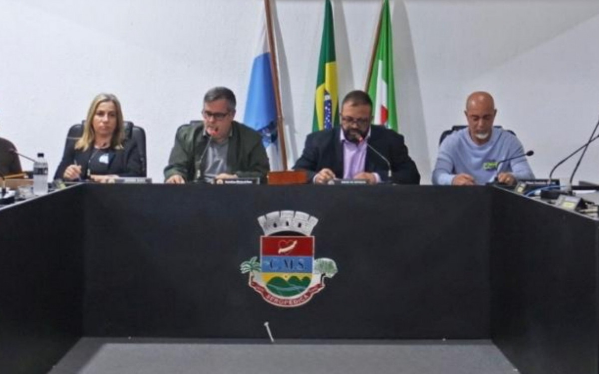 Image d'illustration pour: Câmara de Seropédica faz audiência pública para ouvir moradores sobre a construção de um presídio estadual no município