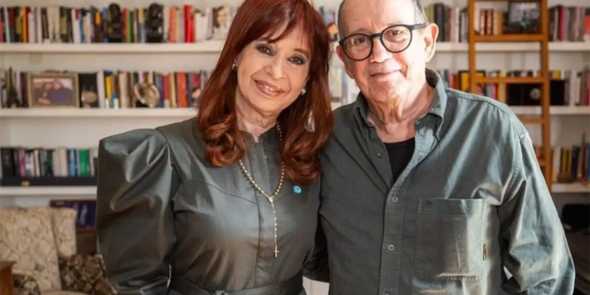 Image d'illustration pour: El cantante Silvio Rodríguez visita a Cristina Fernández en su prisión domiciliaria
