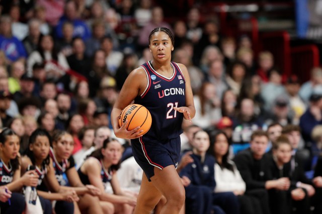 Image d'illustration pour: UConn women's basketball star Sarah Strong heading to 'whole other level' in sophomore season