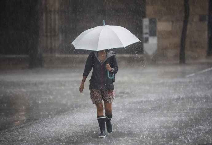 Image d'illustration pour: El 112 gestiona 392 incidentes por el temporal de lluvias que son persistentes y algunas torrenciales